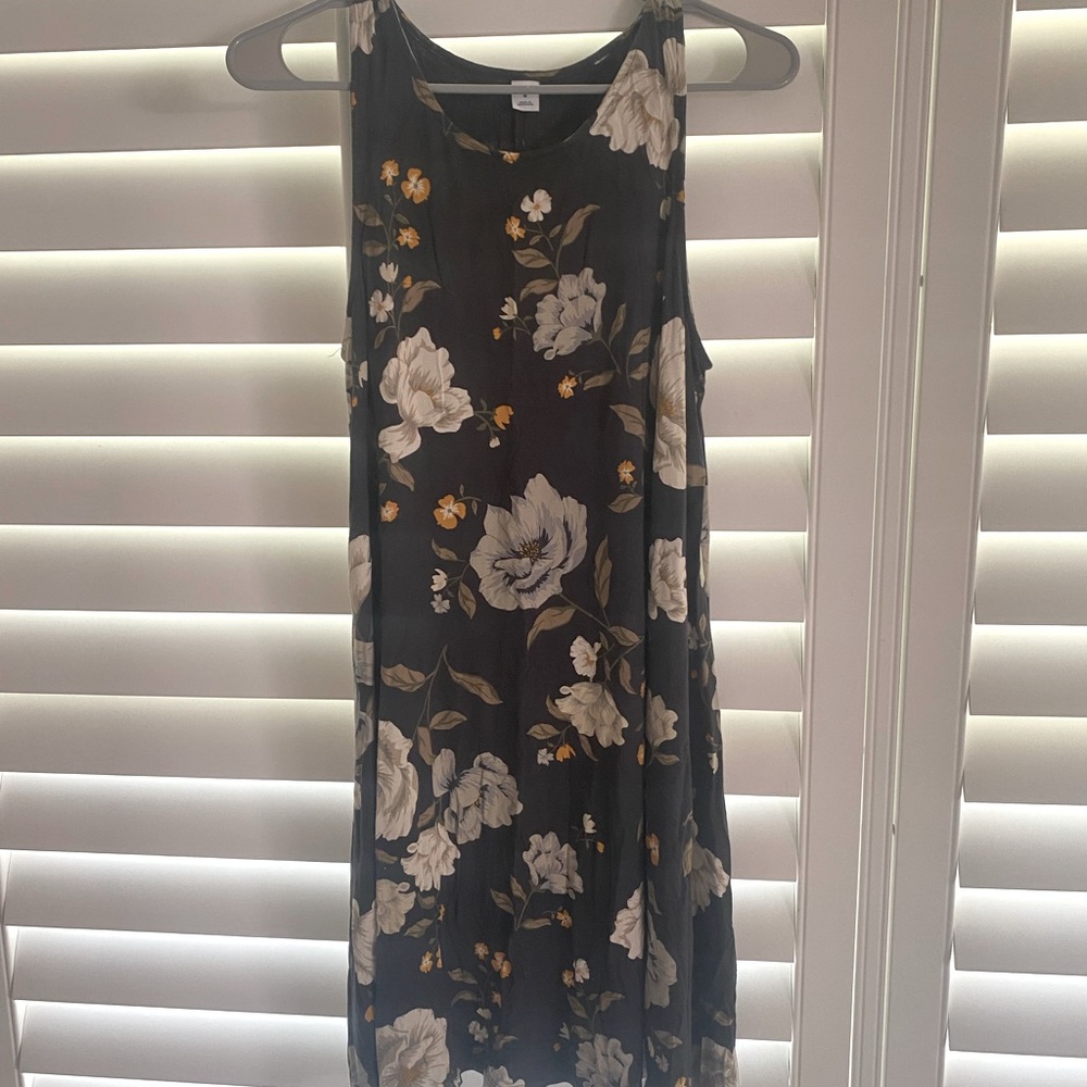 Gray floral dress. Size M.